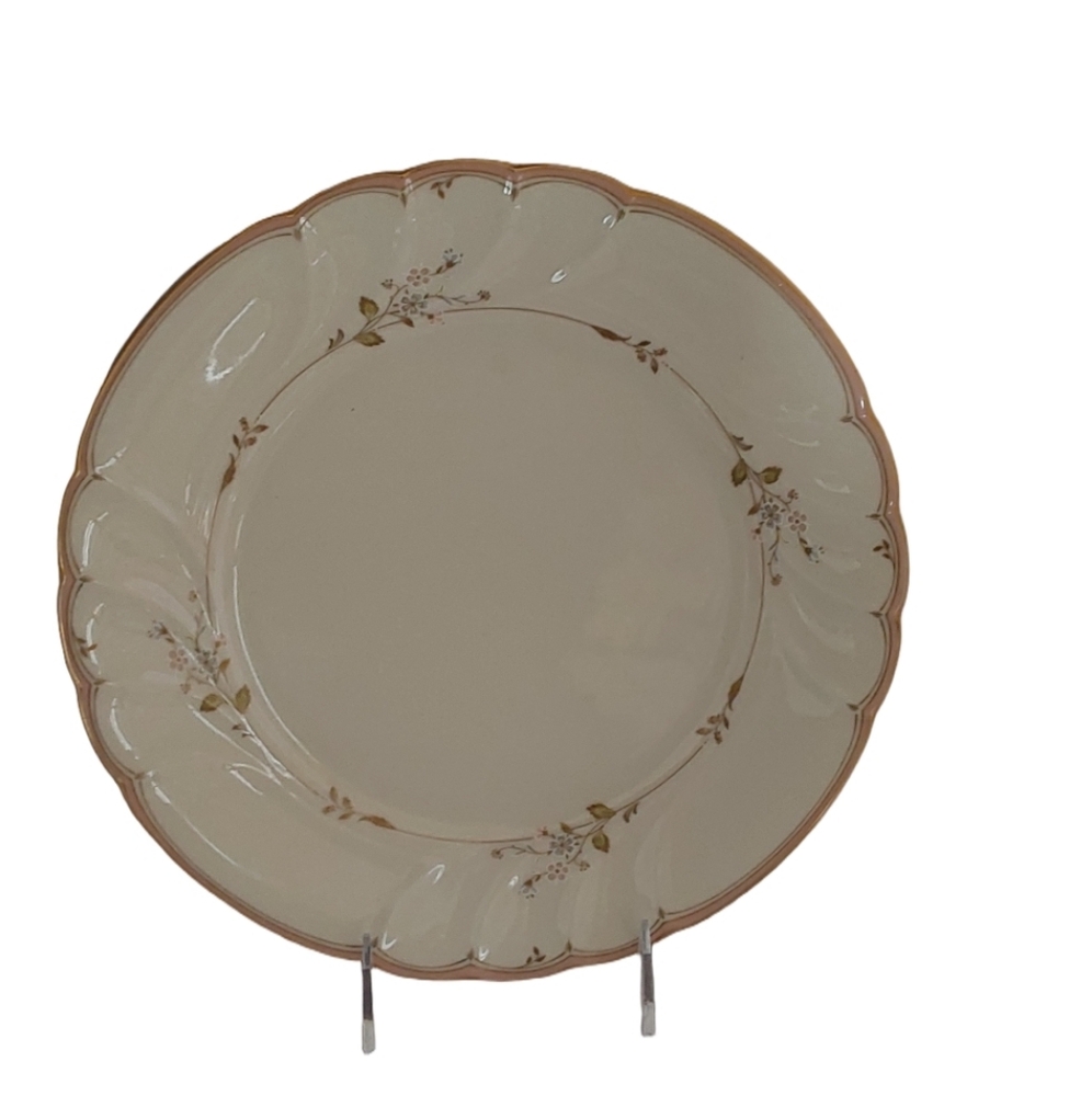 Mikasa Monticello Dinner Plate‎ Cream Dinner Plate